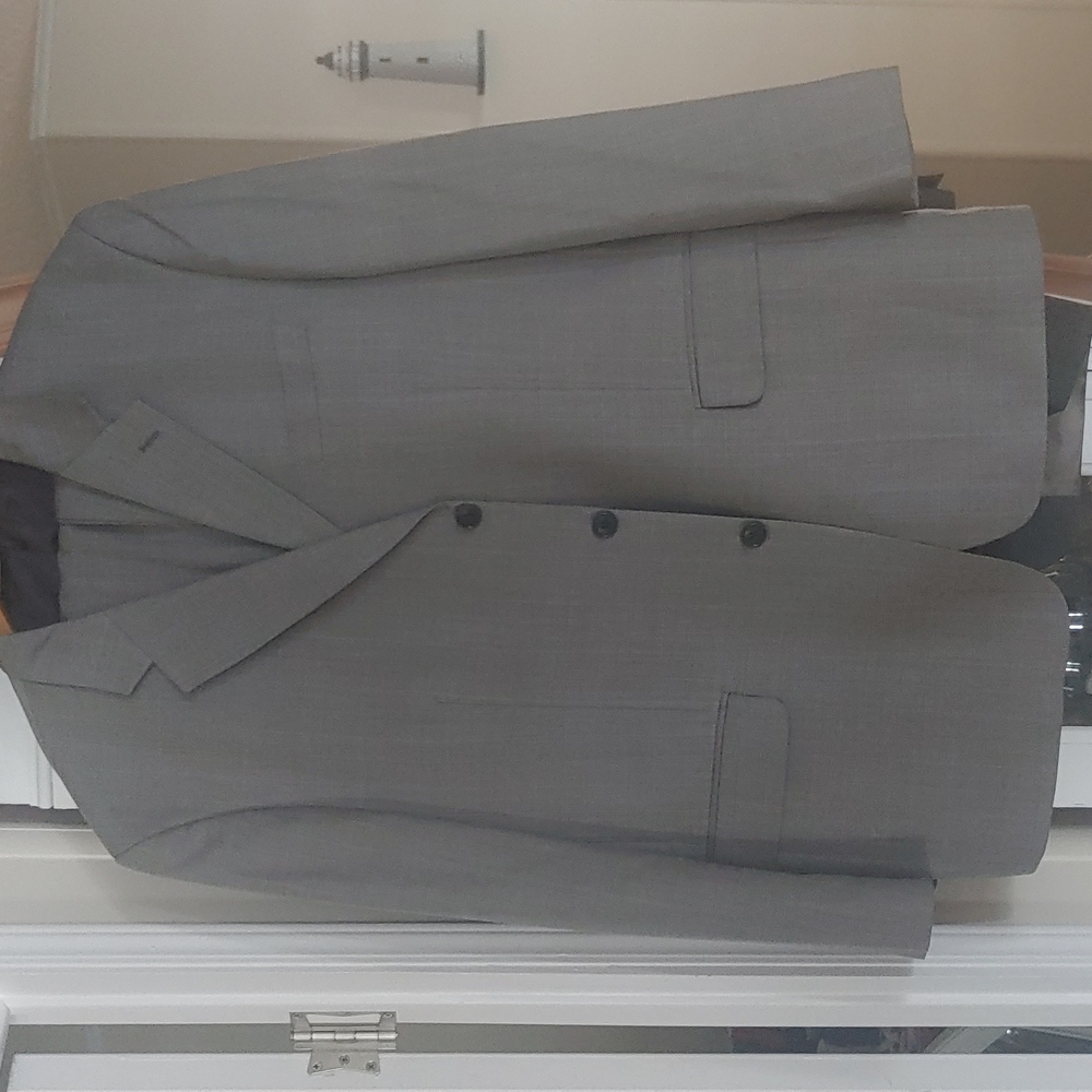 Gray suit very sharp!!!